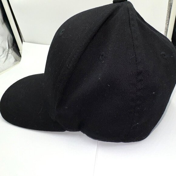 Hurley Flexfit Black Hat S/M Stretch Fitted Cap Yupoong Logo Surf Skate - Picture 4 of 14